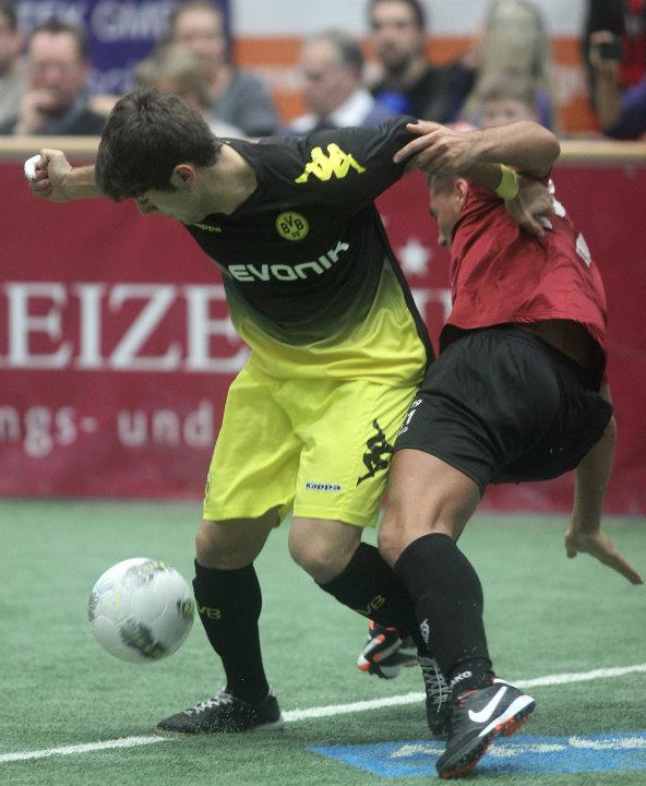 Der Torschützenkönig des Sparkasse & VGH CUP 2012 war ein Geburtstagskind! An seinem 19.Geburtstag beschenkte sich Semih Daglar von Borussia Dortmund als erfolgreichster Angreifer des gesamten Turniers mit der Torjägerkanone selbst.

Insgesamt 12 Turnie