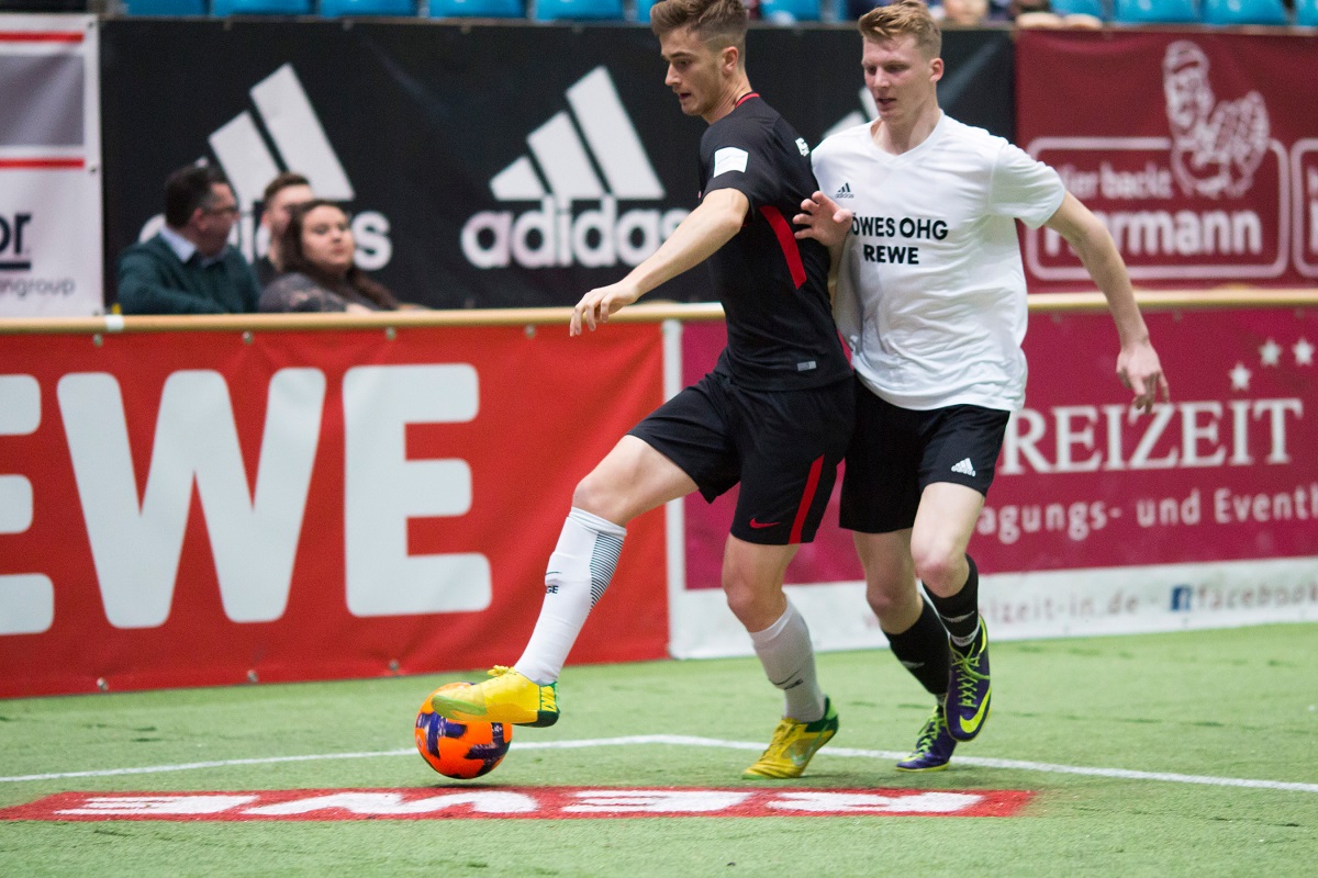 Frankfurt gewinnt Eröffnungsspiel des dritten Tages