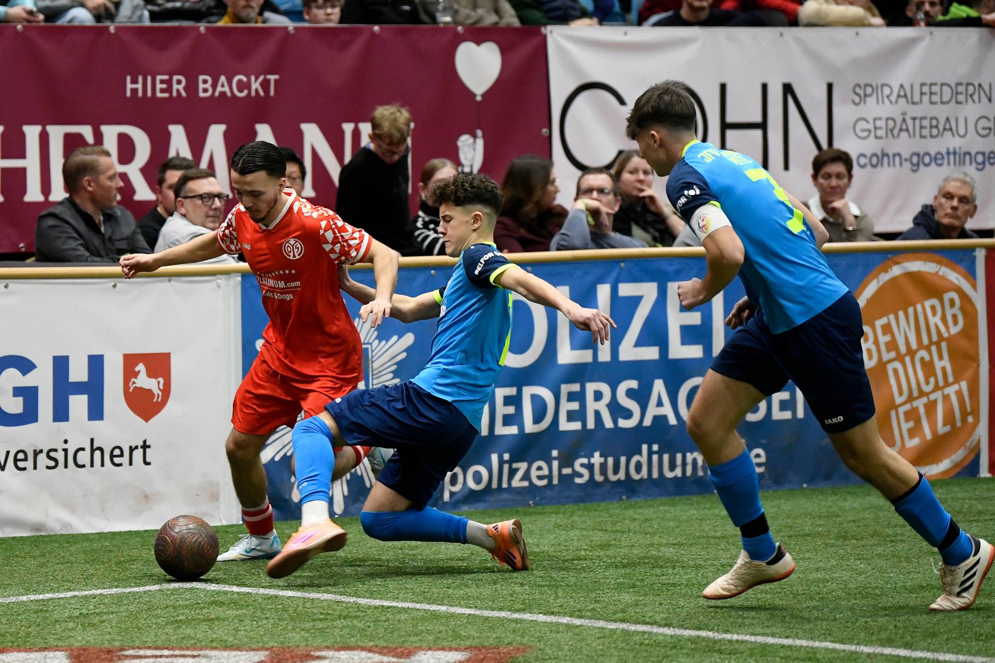 05 und West ziehen das Ticket für die Zwischenrunde!